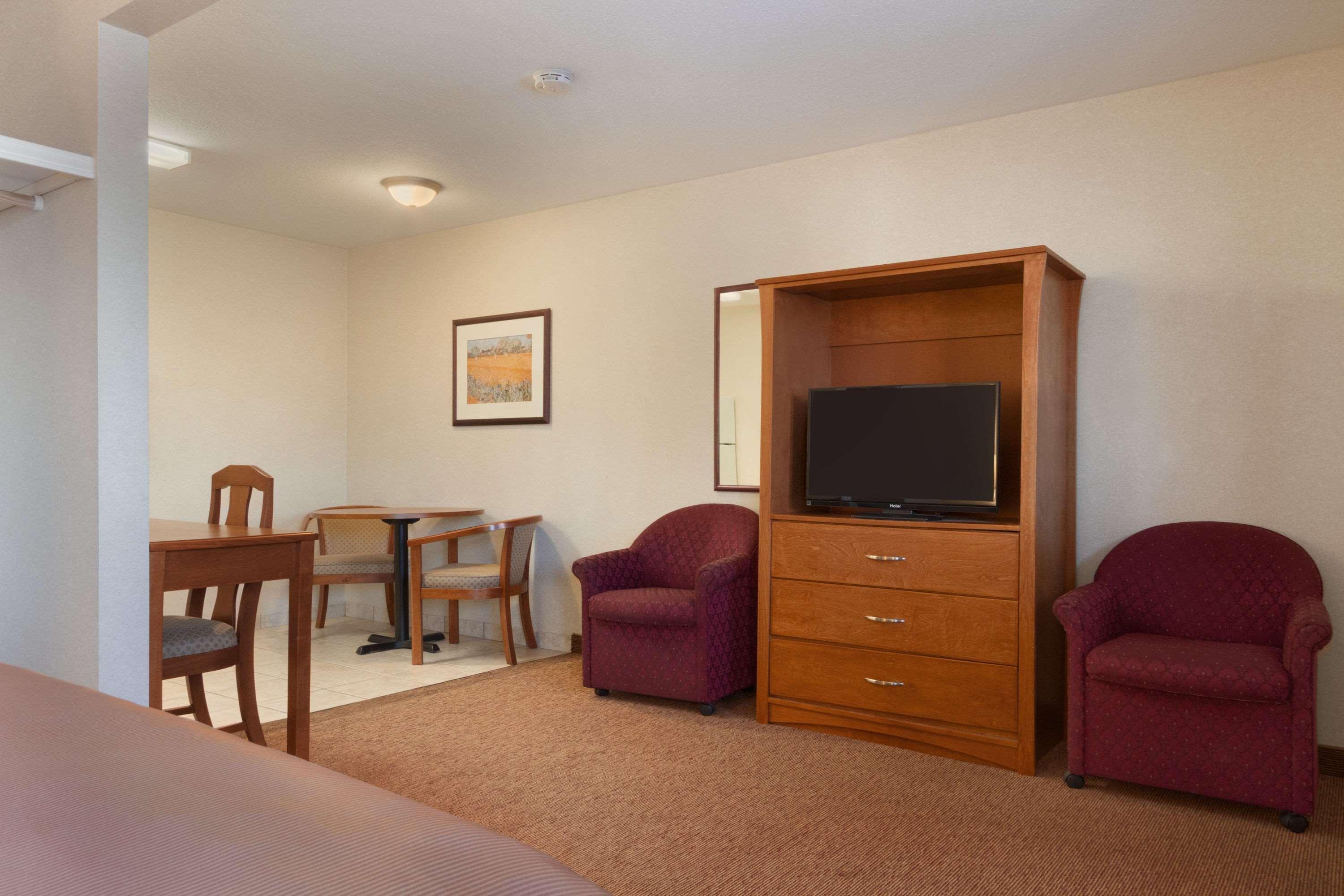 Travelodge By Wyndham Langley Kültér fotó