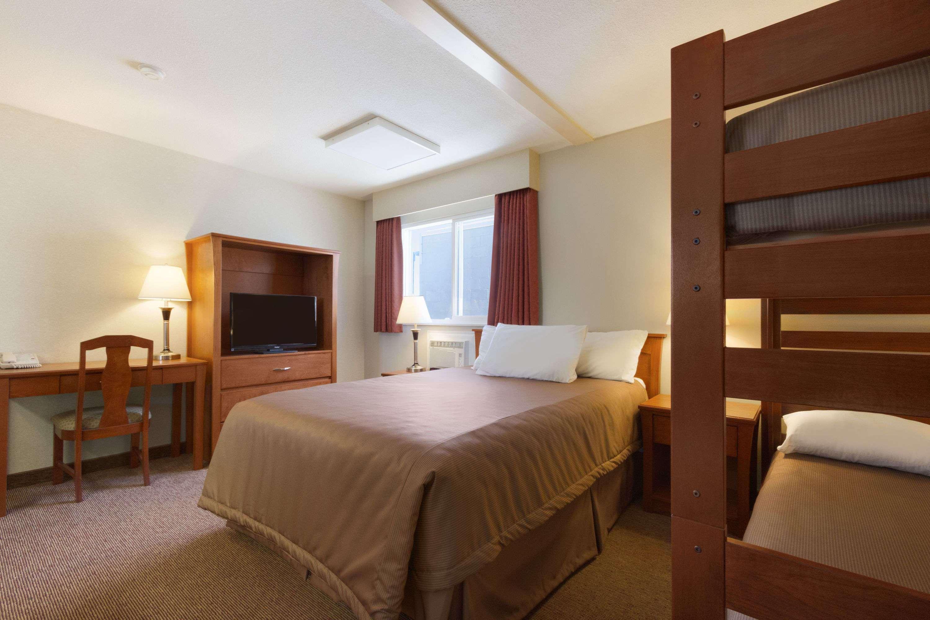 Travelodge By Wyndham Langley Kültér fotó