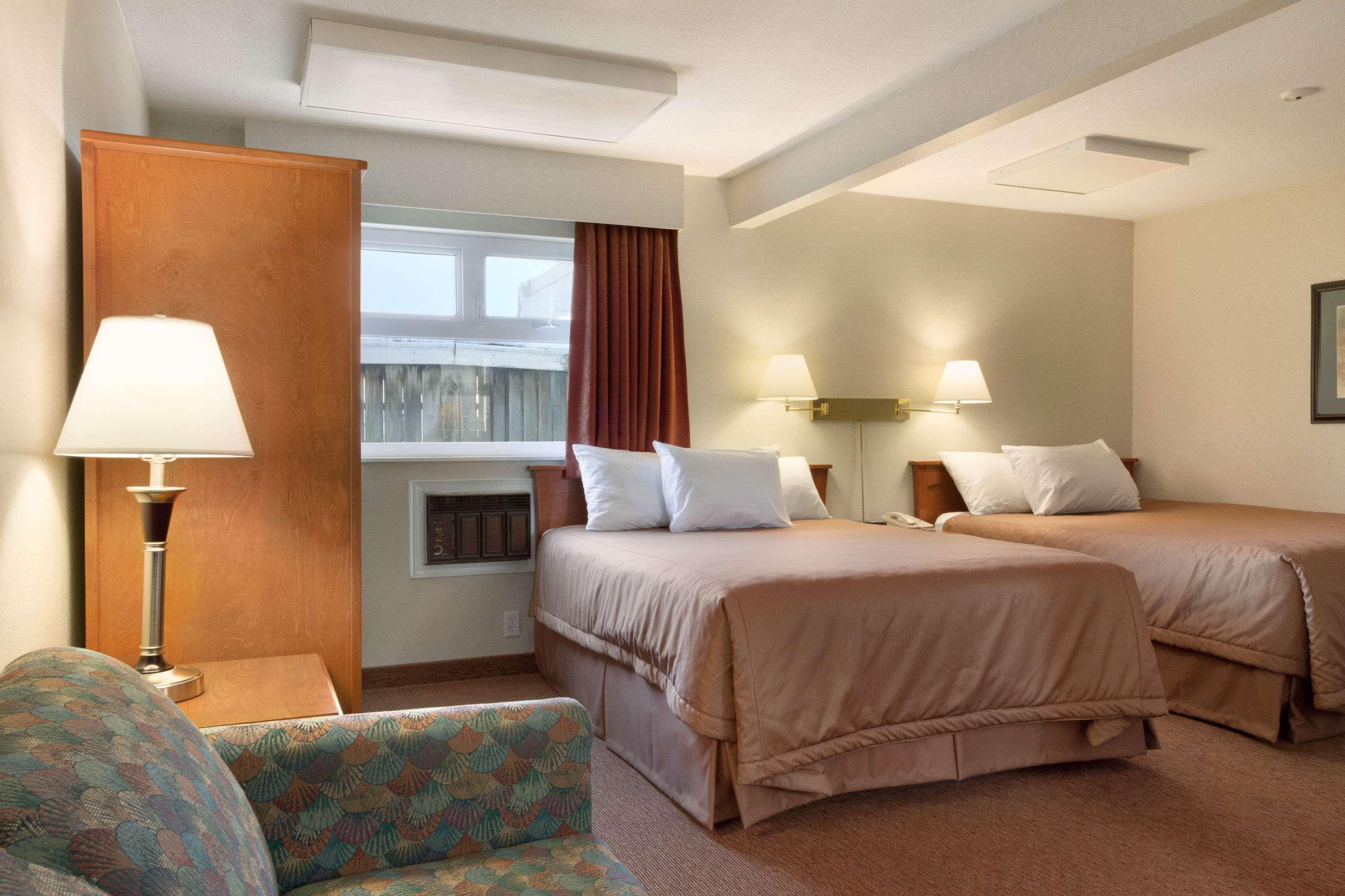 Travelodge By Wyndham Langley Kültér fotó