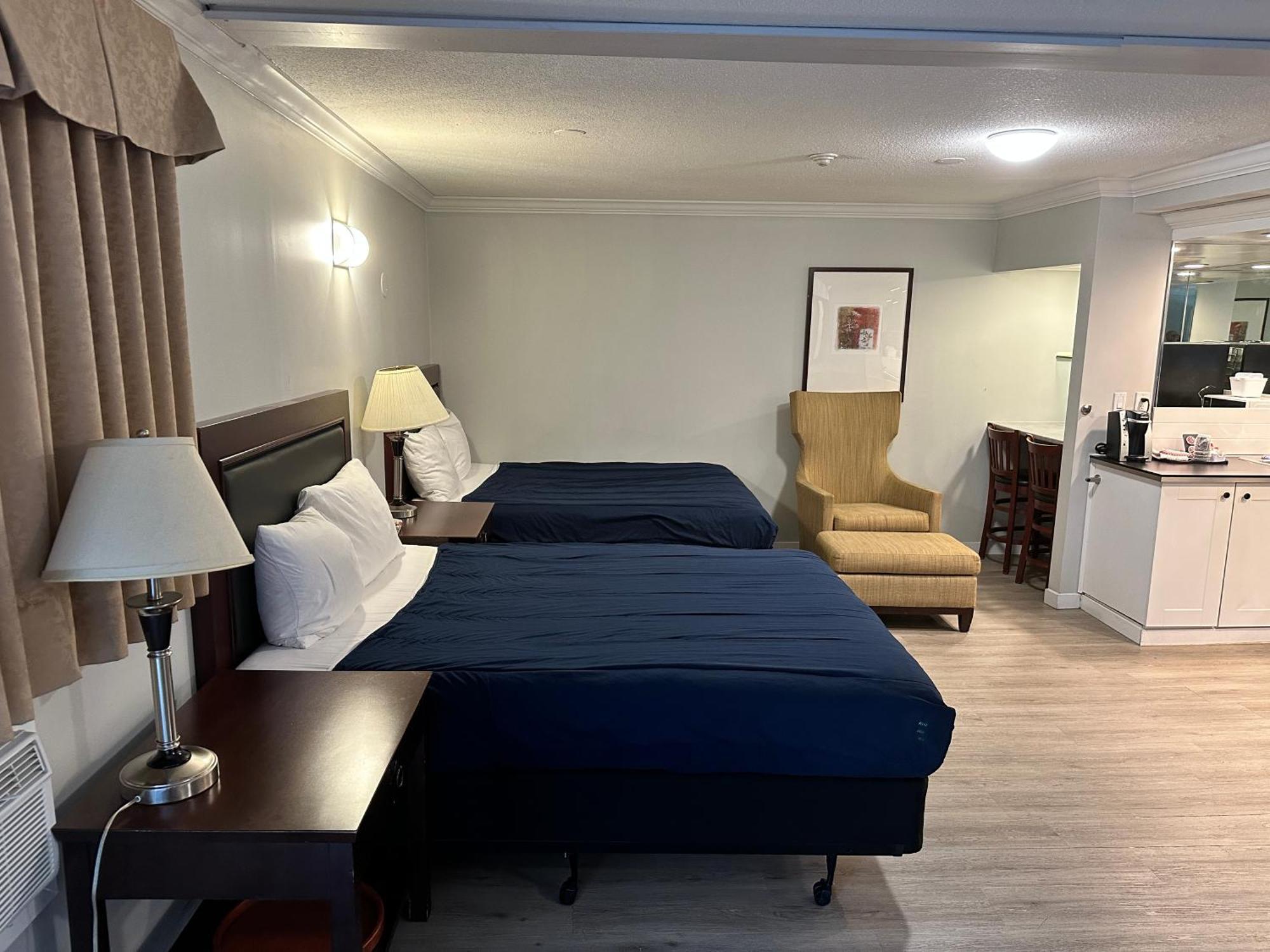 Travelodge By Wyndham Langley Kültér fotó