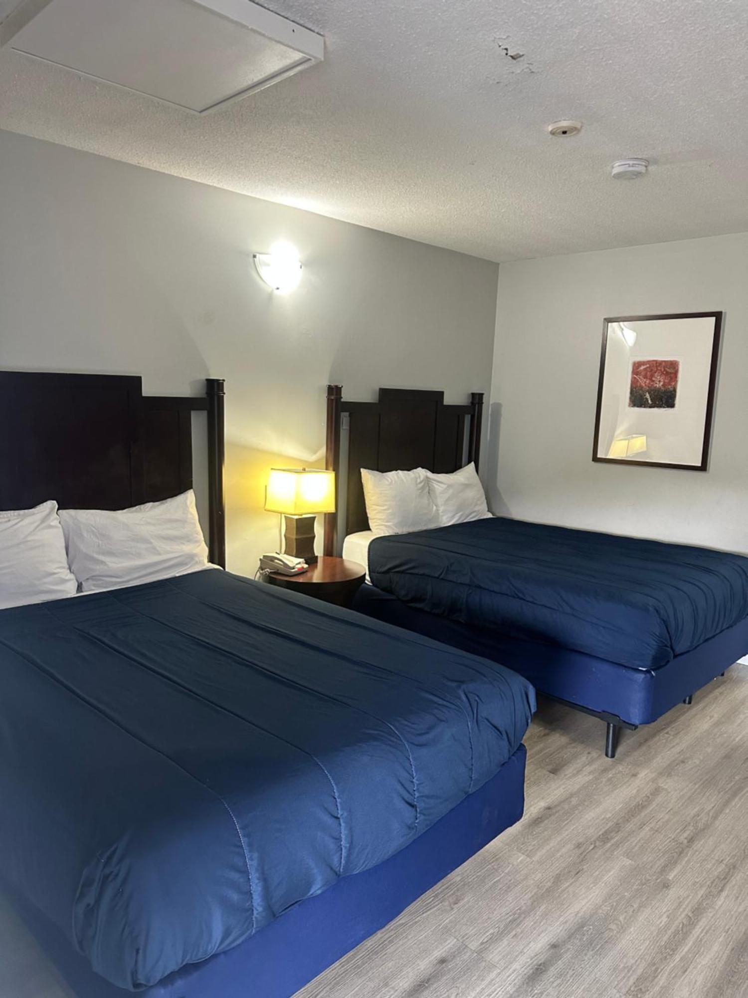 Travelodge By Wyndham Langley Kültér fotó