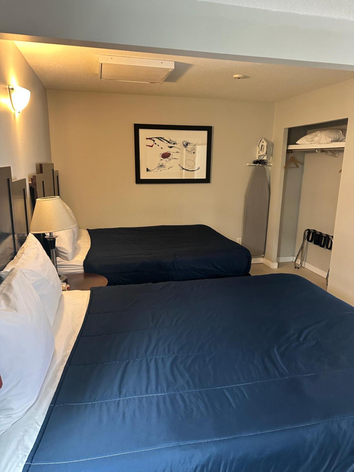 Travelodge By Wyndham Langley Kültér fotó