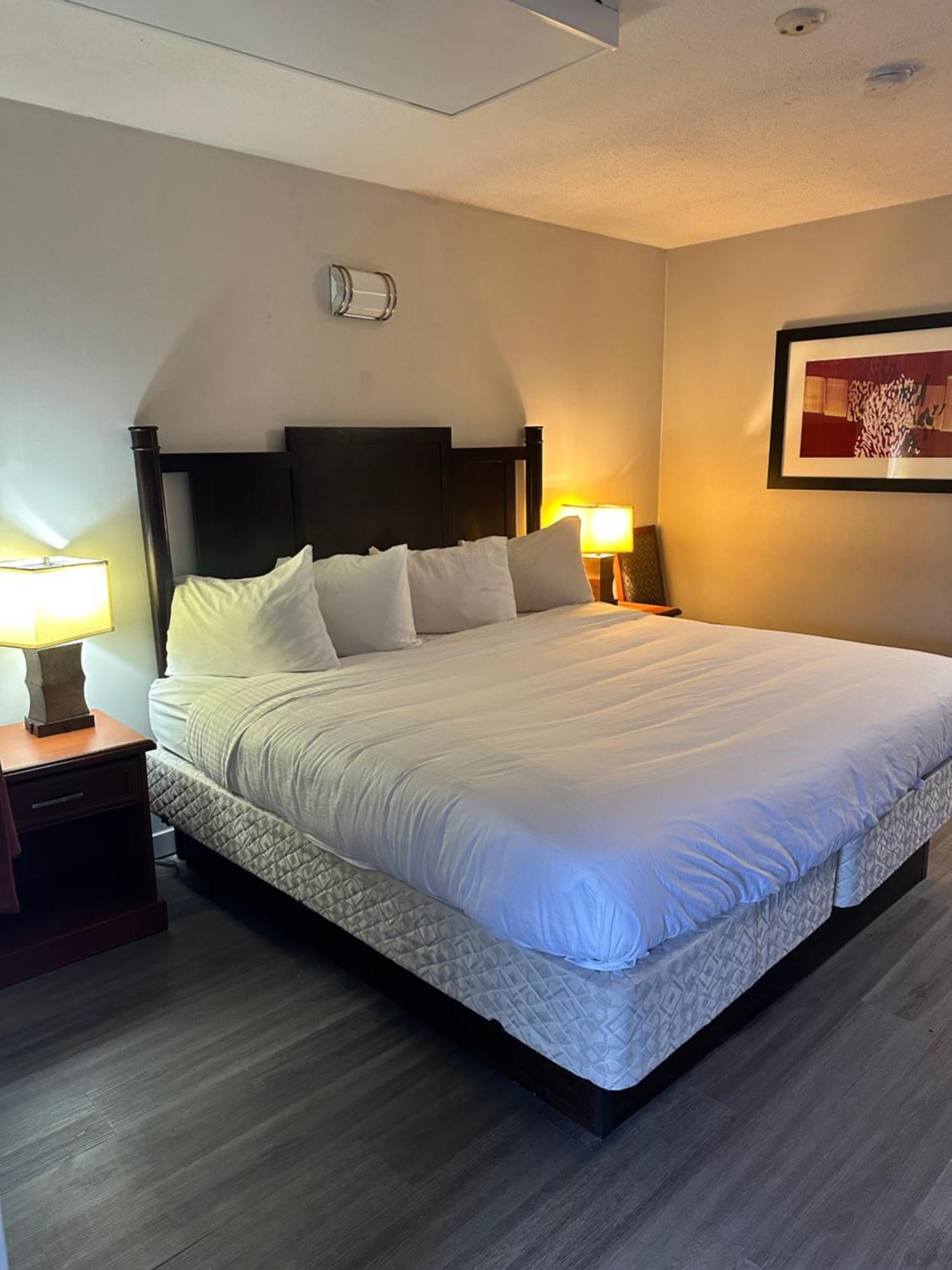 Travelodge By Wyndham Langley Kültér fotó