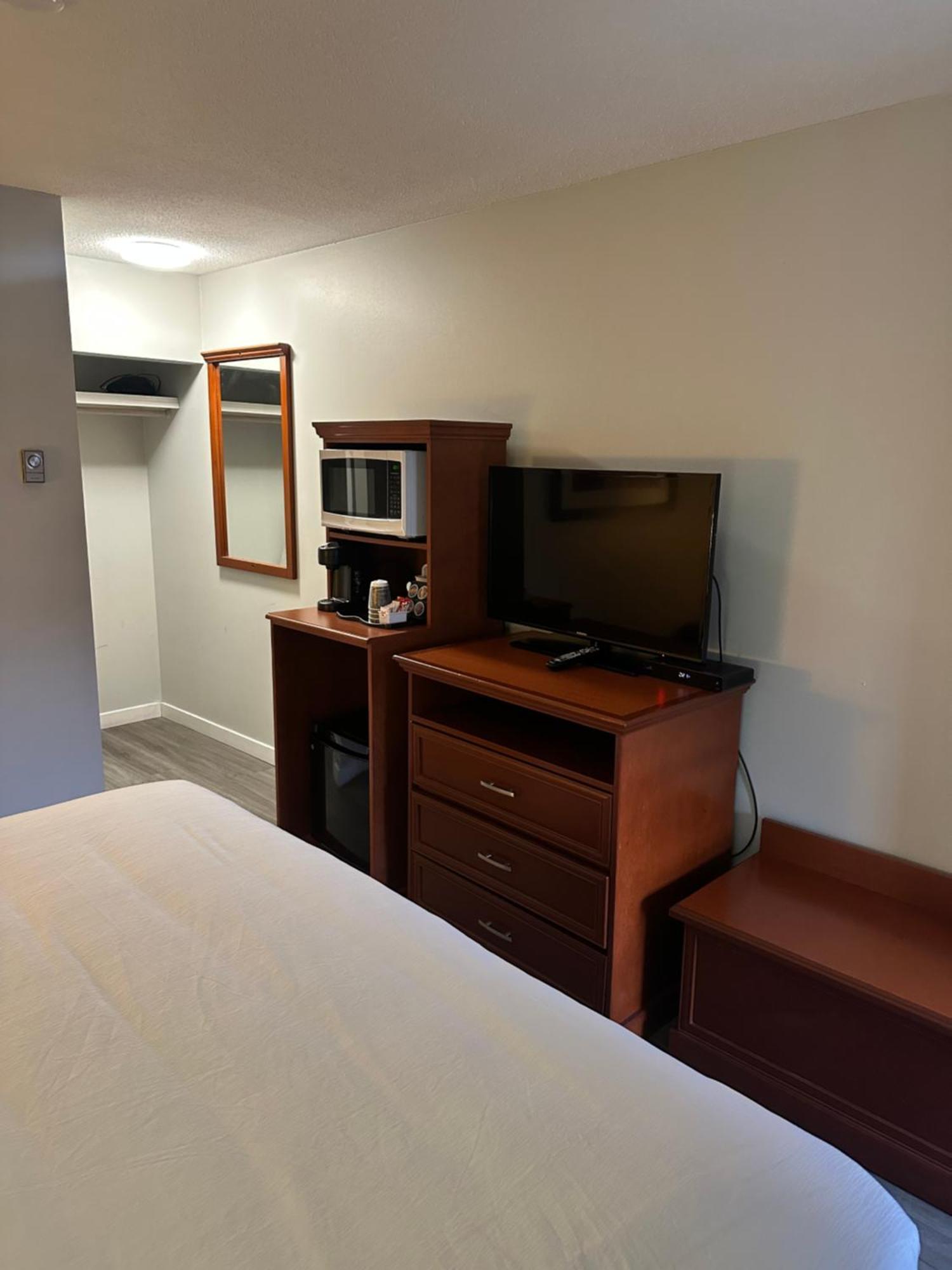 Travelodge By Wyndham Langley Kültér fotó