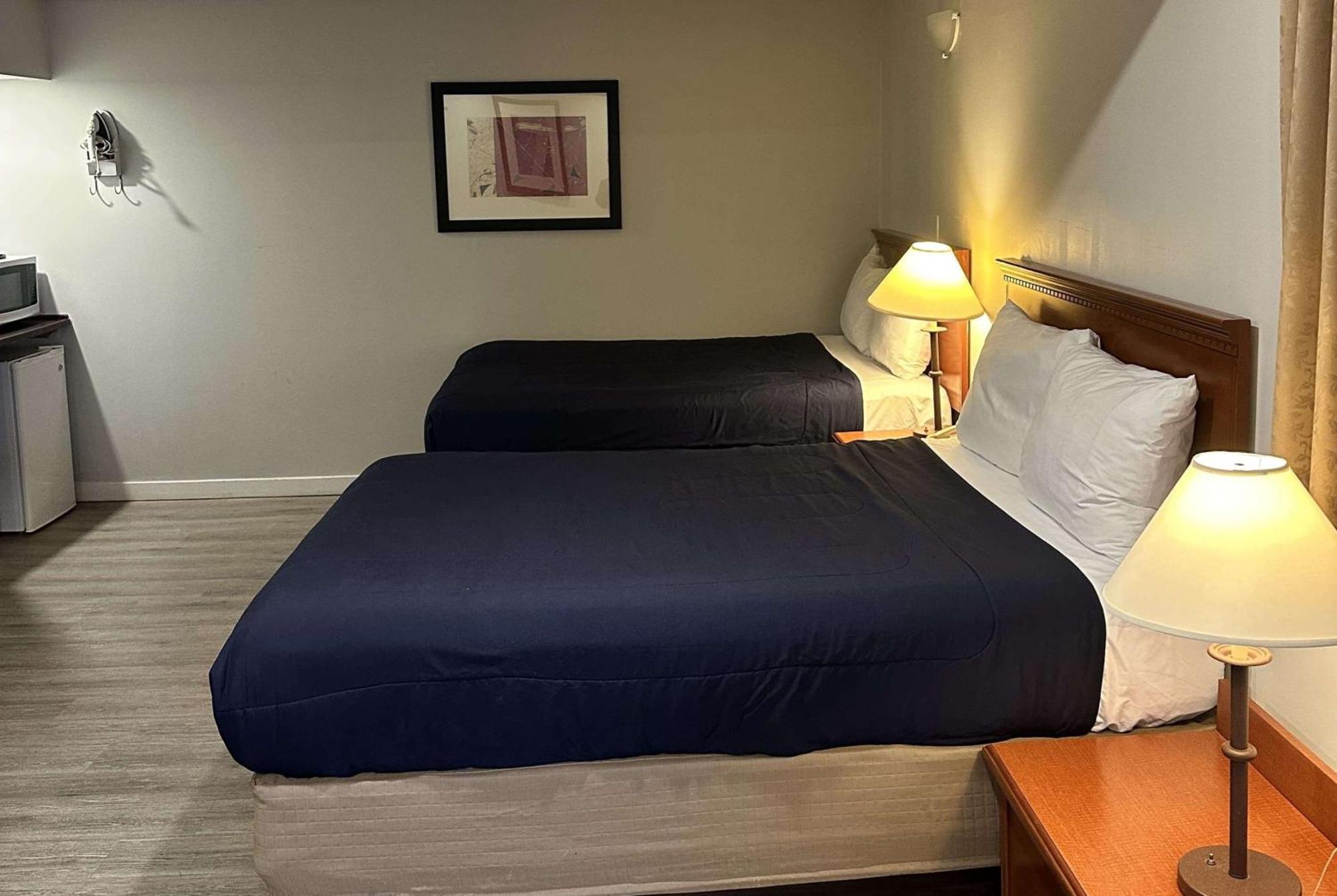 Travelodge By Wyndham Langley Kültér fotó