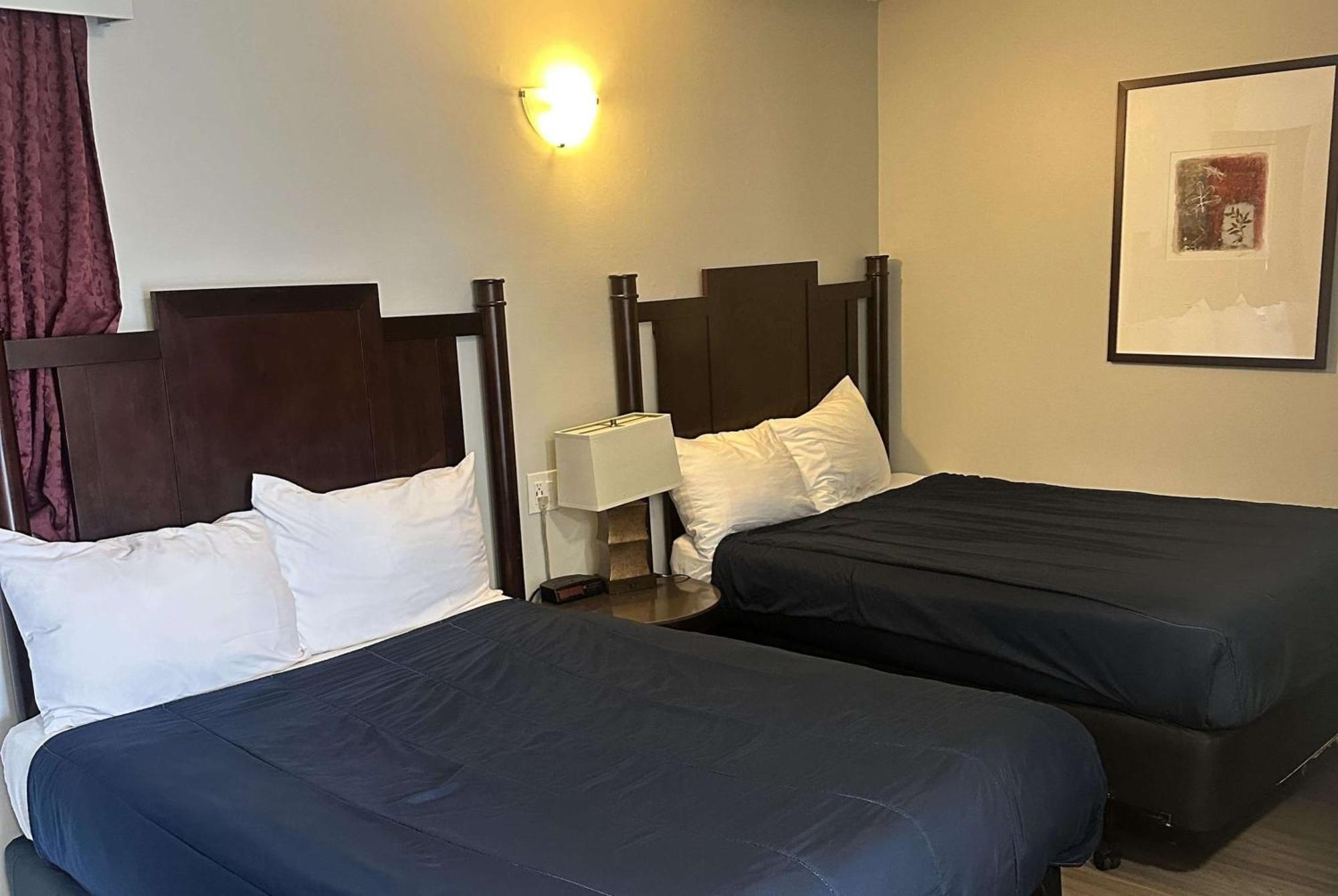 Travelodge By Wyndham Langley Kültér fotó