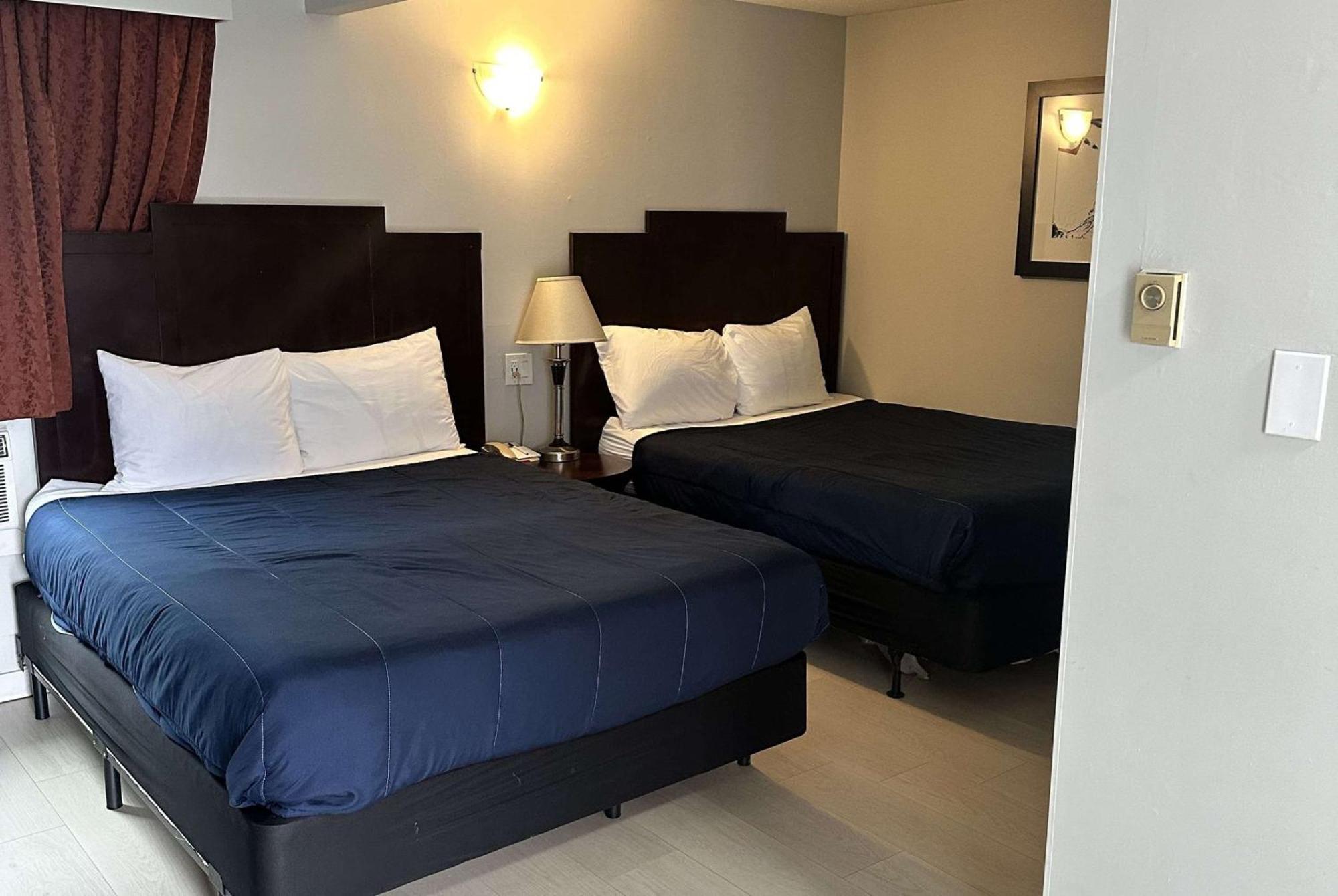 Travelodge By Wyndham Langley Kültér fotó
